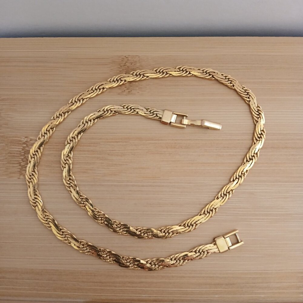 Gold tone flat necklace texture 18"